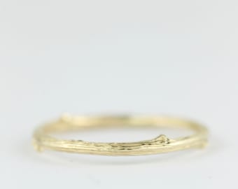 Handmade twig ring. The 'Mimi' oak twig ring in solid gold.