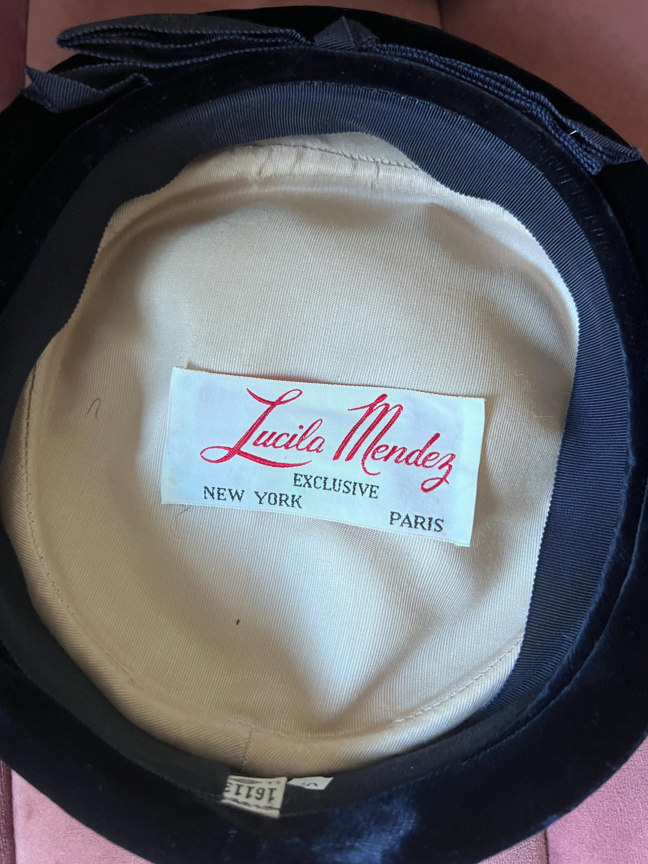 Vintage 1950s Lucila Mendez Exclusive Dark Blue Pillbox Hat  display picture 1