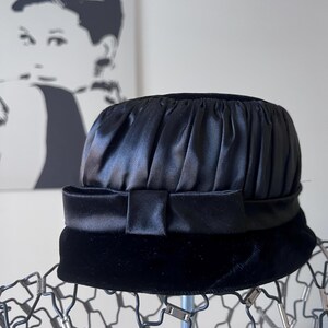 Vintage 1960s Black Velvet Pleated Bubble Hat Vintage mod bubble hat - Gem main image 2