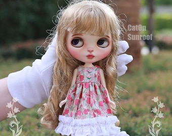 Handmade blythe cottage core outfits, Pink Tulip dresses for Neo Blythe. Adorable pink doll dress with a hand-embroidered Pink Tulip