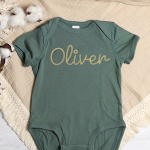 Gepersonaliseerde geborduurd babyshirt, gepersonaliseerde babyromper, shirt babynaam, gepersonaliseerde babynaam klimplant, geborduurd babyshirt, thuiskomen