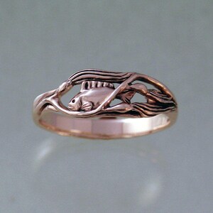 Fish In Kelp Ring ~ 14k Gold