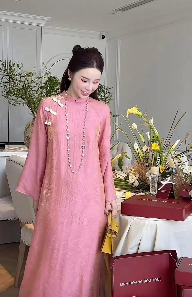 Nowoczesna bluzka z jedwabiu Tencel Ao Dai, sukienka wietnamska, wzór czteropanelowy Pink2