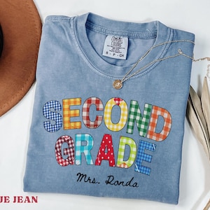 T-shirt pour enseignant(e) de CE1, couleurs confortables, T-shirt pour enseignant(e) de CE1, T-shirt patchwork pour équipe d'enseignants, Cadeau de rentrée scolaire pour les enseignants, CP, CE2, CM1