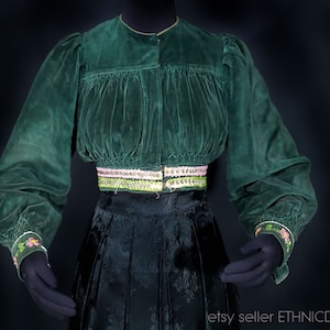 VINTAGE grüne Samt Trachtenjacke aus Lowicz Region, Polen | handgemachte Ethno MiederBluse Top | Florale Perlenstickerei traditionell