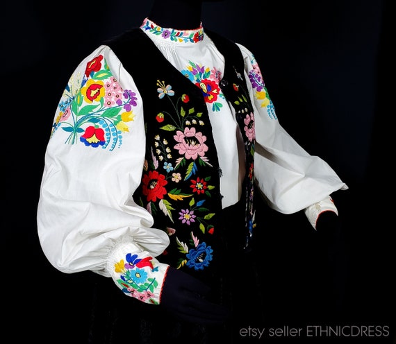 Vintage Ukrainian folk costume blouse from Zakarp… - image 10