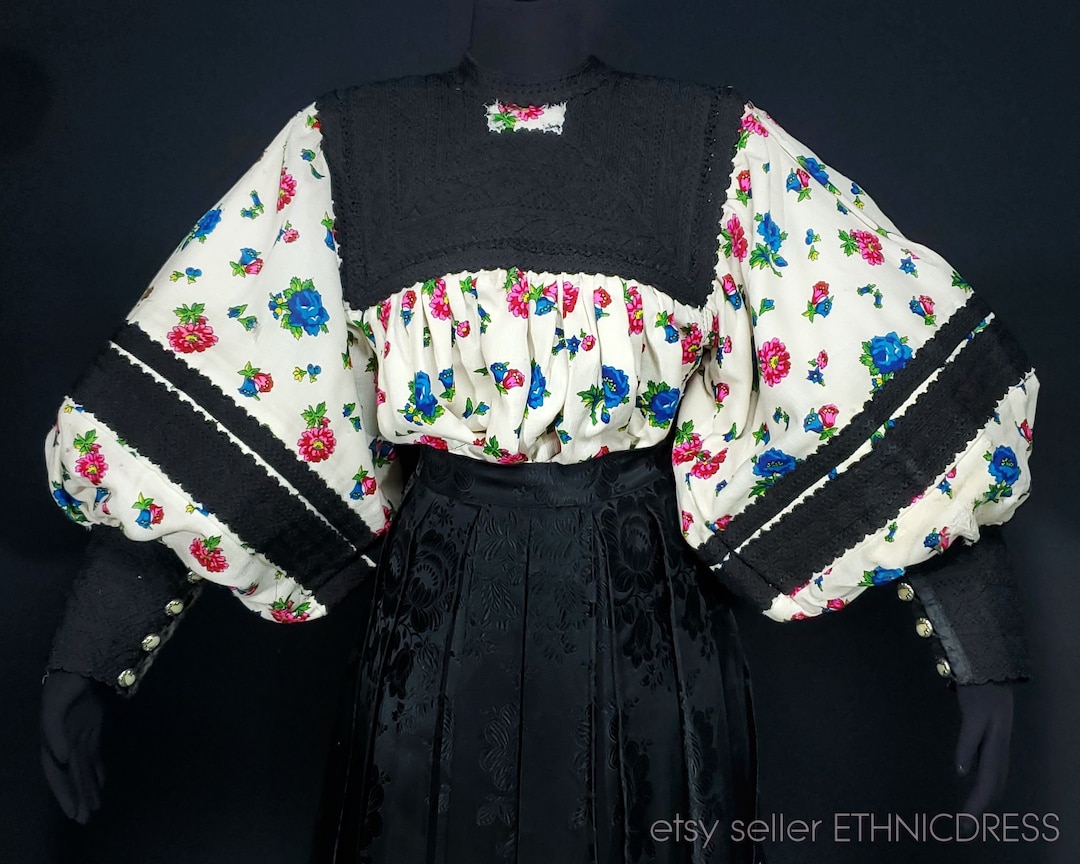 REMARKABLE Romanian Folk Costume Blouse With HUGE Sleeves | Oas