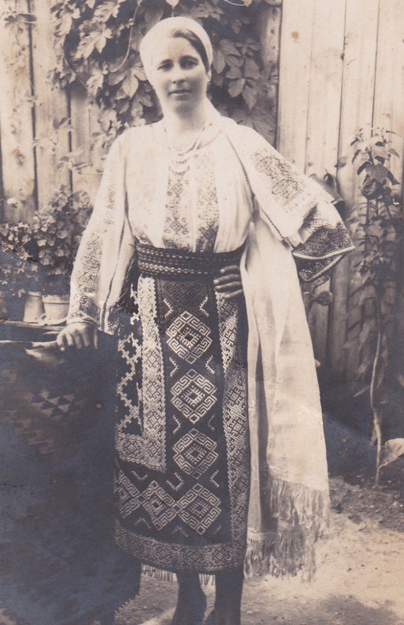 Romanian top national dress