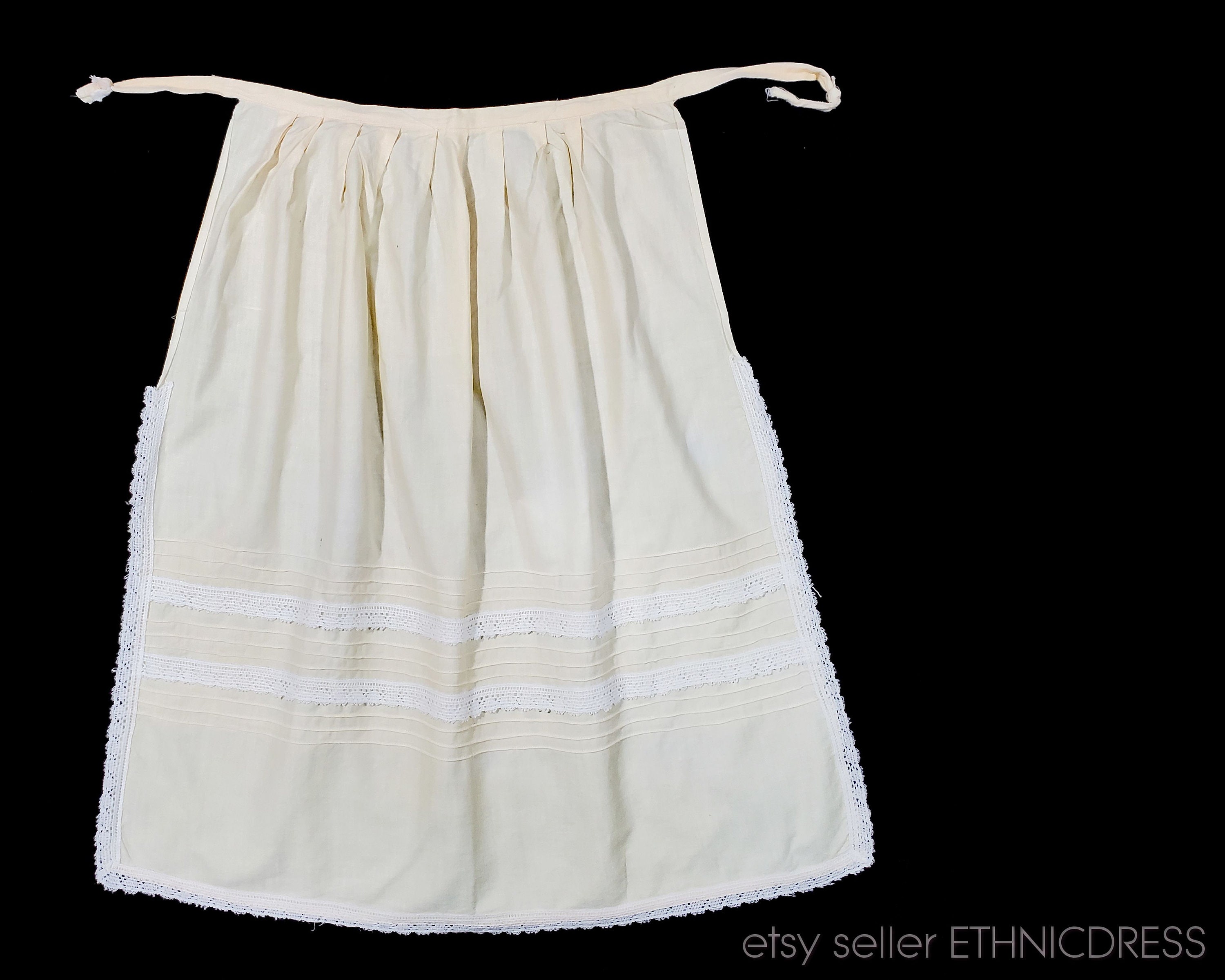 Beautiful Ukrainian macrome apron / fartuh