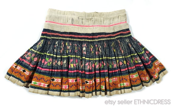 タイ、モン族民俗衣装 藍染、アプリッケ、刺繍のスカート タイ、モン族民俗衣装 藍染、アプリッケ、刺繍のスカート