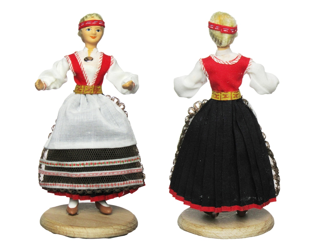 フィンランドのカレリア地方のヨーロッパの民族衣装人形 | 伝統的な