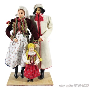 Gran 20" tradicional traje popular de arte muñeca set de Cracovia, Polonia / padres de familia con hija en ropa étnica regional / hecho a mano