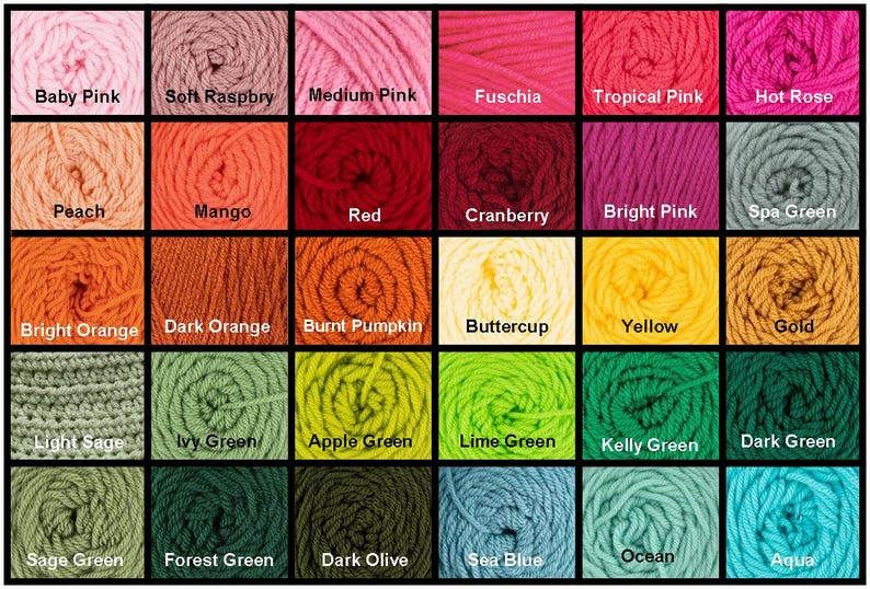 Puede incluir: Una carta de colores de madejas de hilo en varios tonos, incluyendo rosas, naranjas, verdes y azules. Cada color est&aacute; etiquetado con su nombre, como "Baby Pink", "Mango" y "Sea Blue". Ideal para proyectos de tejido y ganchillo.