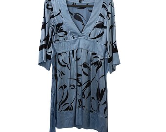 Vestido vintage Y2K Bebe de mezcla de seda con estampado floral abstracto y cintura imperio, talla pequeña, azul y negro.