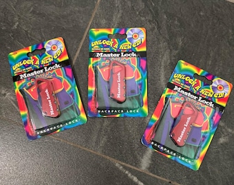 Juego de 3 candados de combinación para mochila Master Lock 1544DCM rojos, vintage de 1998, nuevos en su empaque original (años 90, Y2K).