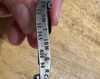 Símbolo bursátil VTG ibm rca gm ek Clip de corbata con símbolo integral Tono plateado Tech