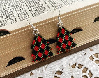 Plaid Christmas earrings, Christmas plaid jewelry, beaded Christmas tree earrings, Christmas earrings, Christmas tree jewelry