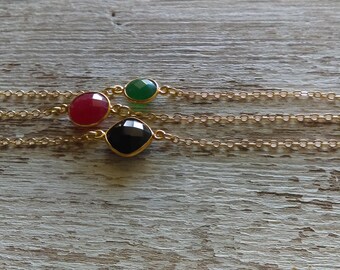 minimalsit bracelet, dainty green bracelet, green onyx gemstone, dainty gemstone bracelet, minimalist jewelry, onyx jewelry
