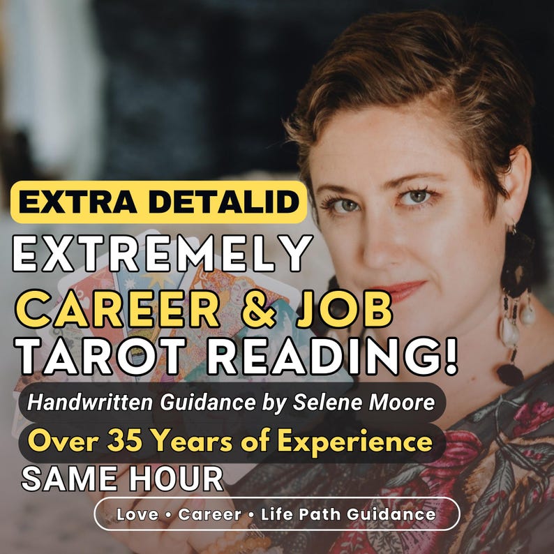 Peut inclure: L'image pr&eacute;sente une femme aux cheveux courts et du texte indiquant "EXTRA DETALID EXTREMELY CAREER & JOB TAROT READING!". Le texte mentionne &eacute;galement "Handwritten Guidance by Selene Moore" et "Over 35 Years of Experience". On retrouve aussi "SAME HOUR" et "Love &bull; Career &bull; Life Path Guidance".