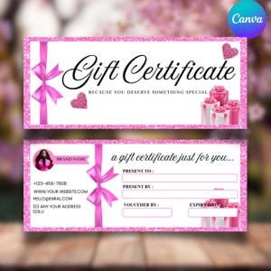 Op de afbeelding: Een roze cadeaubon met de woorden "Gift Certificate" in elegant schrift. Het ontwerp bevat roze strikken, harten en cadeau dozen. Het onderste gedeelte heeft velden voor ontvanger- en presentator informatie.