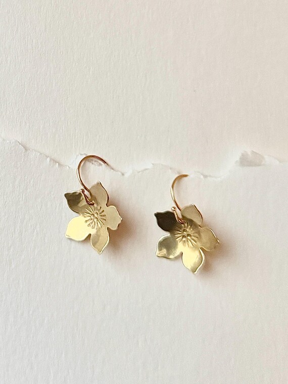 Pretty Brass Flower Earrings,  Pretty Hammered Gold Botanical Jewelry,