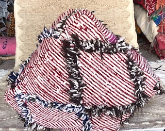 Puf vintage de lana Beni Ourain: reposapiés bereber marroquí hecho a mano