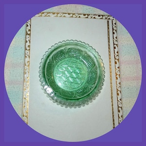 PAIRPOINT Vintage Green Small Cup Plate Size Bowl, Honeycomb Design, Window Art Glass, Trinket Dish Plate, 5/8 Inch Deep, 4 In. Diameter