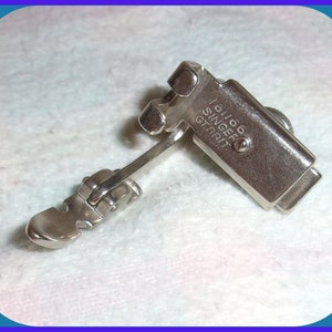 Low Shank SINGER Zipper Foot, 161166, Adjustable, Fits Slant Needle 301, 401, 403, 404, 500, 503, 600 Sewing Machines,  Original Part