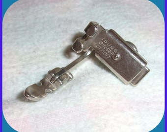 Low Shank SINGER Zipper Foot, 161166, Adjustable, Fits Slant Needle 301, 401, 403, 404, 500, 503, 600 Sewing Machines,  Original Part