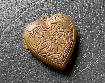 Vintage Pleasant Company Samantha's hart medaillon origineel jaren 1980 messing medaillon op kinderformaat gepensioneerd Amerikaans meisje Samantha Parkington accessoire