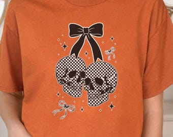 Camiseta con calavera de cereza espeluznante, estampado gráfico alternativo en blanco y negro.
