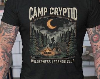 Camiseta Camp Cryptid, Camiseta vintage de campamento a la luz de la luna, Bosque nocturno