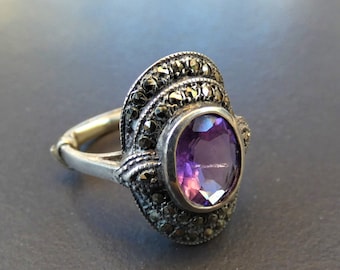 Lovely vintage sterling marcasite and amethyst ring sz 5