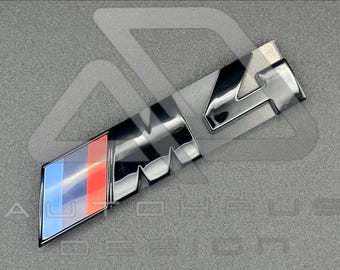 Badge BMW M4 noir brillant sur calandre