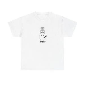 Puede incluir: Camiseta blanca con un gráfico negro de un fantasma con gorro de enfermera y una jeringa. El texto "CODE BOO!" está impreso debajo del fantasma. La camiseta está hecha de un material suave y cómodo.