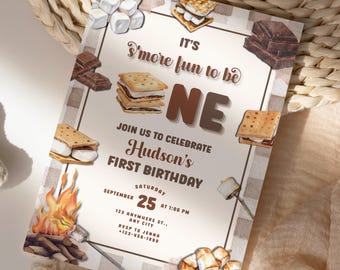 Invitación de cumpleaños "Smore Fun To Be One", invitación neutral para el primer cumpleaños, temática de fogata con smores, invitación editable de chocolate y malvaviscos.