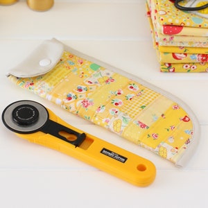 Rotary Cutter Sewing Tool Pouch PDF Sewing Pattern; rotary cutter case; cutter storage pouch; sewing tool holder; quilting tool pouch.