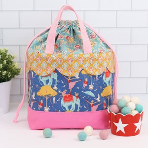 Jubilee Bag PDF Sewing Pattern; drawstring project bag; scalloped bag; lunch tote; picnic bag.