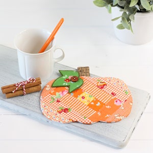 Patchwork Pumpkin Coaster Mugrug PDF Sewing Pattern; fall decor; Autumn mugrug; seasonal table decor; thanksgiving decor; Halloween coaster.