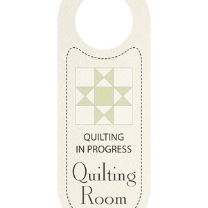 Quilting Room Door Sign, Door Hanger, Quilting in Progress, Enter at Your Own Risk PDF Printable zdjęcie 2