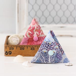 Travel Sewing Kit PDF Sewing Pattern; portable sewing kit; compact sewing kit; travel essentials; triangle sewing kit; digital download.