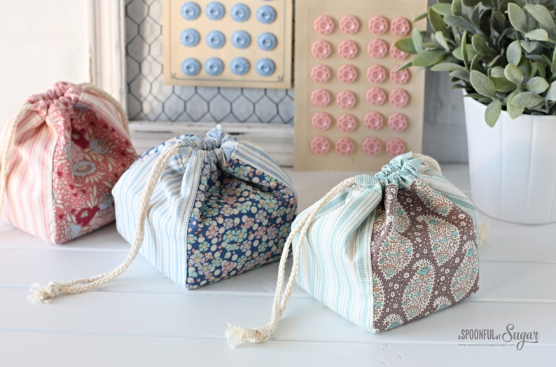 Patrón de costura en PDF para práctico estuche con cordón (disponible en 3 tamaños); bolsa de regalo; bolsa de almacenamiento; bolsa multitamaño; bolsa para proyectos; ideal para principiantes. imagen 5
