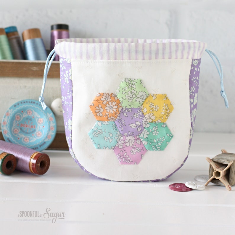 Hexie Garden Pouch PDF Sewing Pattern image 1