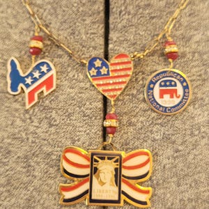 STATUE of LIBERTY vintage  assemblage patriotic USA necklace
