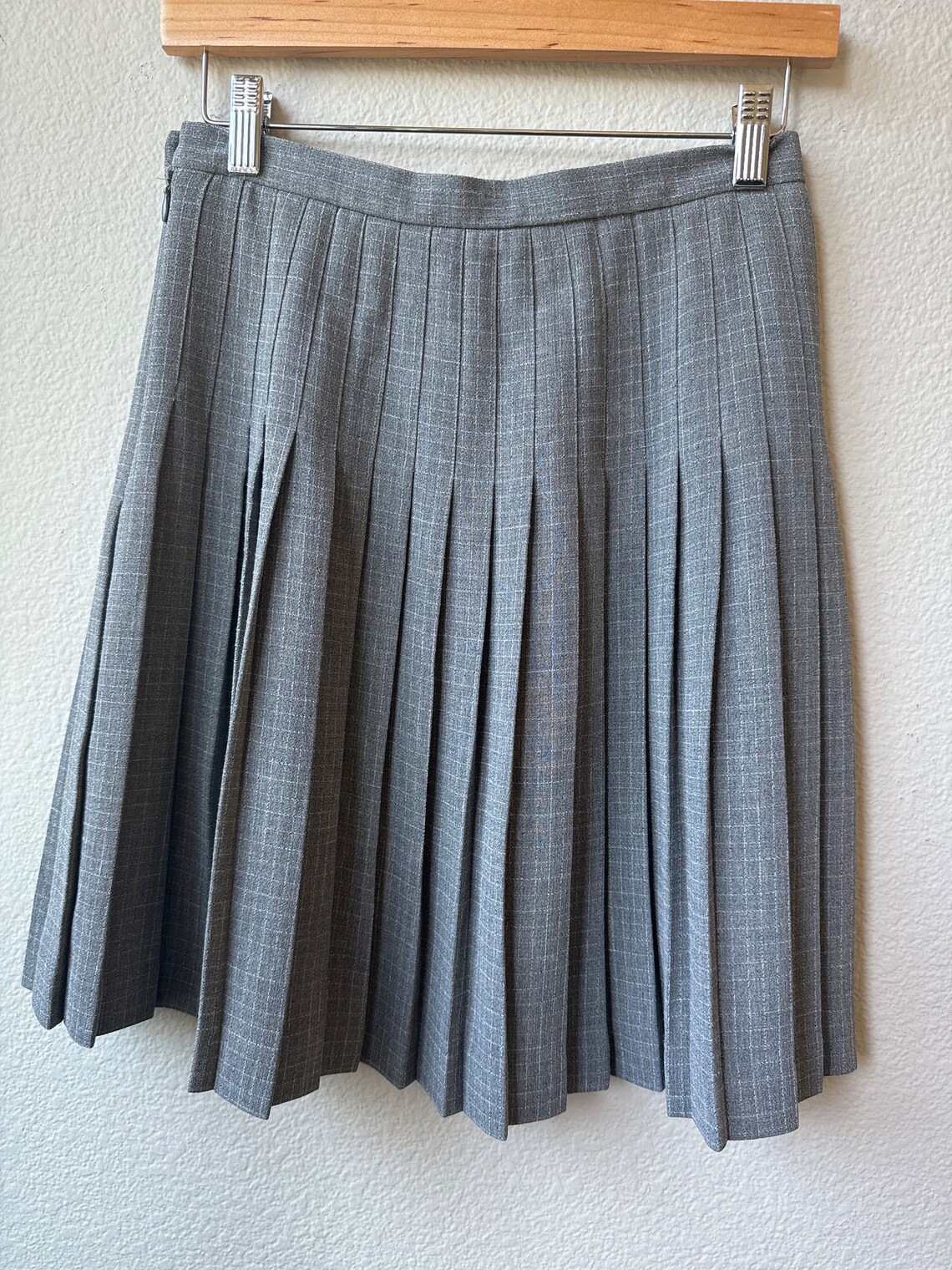 Aero Stripe Pleated Skirt_Gray, Burgundy