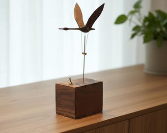 Uccello cinetico in legno, giocattolo in legno a forma di uccello volante, uccello meccanico in legno, scultura da scrivania in legno, giocattolo da scrivania cinetico, decorazione artistica in legno, regalo da scrivania unico