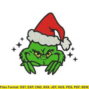 Può includere: Un disegno ricamato con un personaggio verde con un'espressione arrabbiata, che indossa un cappello di Babbo Natale rosso con finiture bianche. Il disegno include accenti di stelle nere. L'immagine è un formato di file digitale.