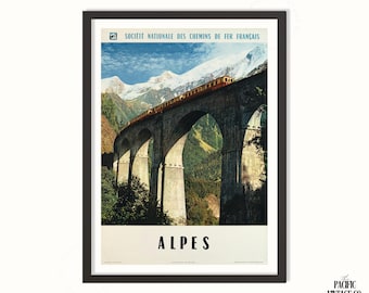 Puede incluir: Póster de viaje vintage enmarcado que representa un tren cruzando un puente de piedra en los Alpes. El póster incluye el texto "SOCIETE NATIONALE DES CHEMINS DE FER FRANCAIS" y "ALPES". El fondo muestra montañas nevadas y valles verdes.