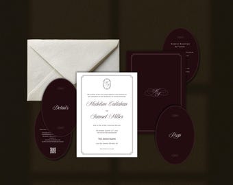 Könnte beinhalten: Ein Hochzeitseinladungs-Set bestehend aus einer rechteckigen weißen Karte mit schwarzem Text, einem cremefarbenen Umschlag und mehreren dunkelburgunderroten ovalen Karten. Die Haupteinladung zeigt die Namen Madeline Callahan und Samuel Miller.