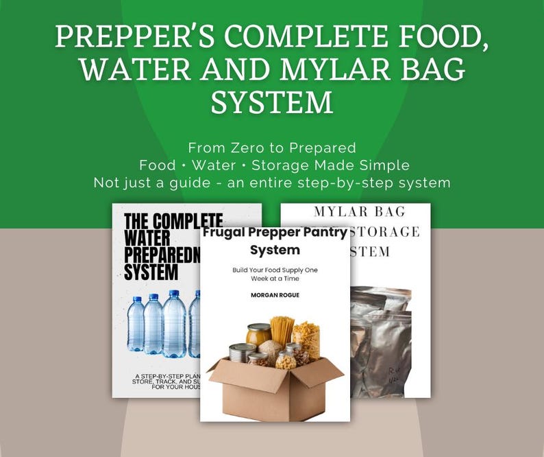 Może przedstawiać: Obraz przewodnika po systemie przygotowania z tekstem "PREPPER'S COMPLETE FOOD, WATER AND MYLAR BAG SYSTEM." Obraz zawiera książki i pudełko z artykułami spożywczymi. Książki noszą tytuły "THE COMPLETE WATER PREPAREDNESS SYSTEM" i "Frugal Prepper Pantry System."